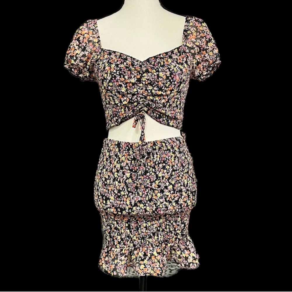 🌻5 for $25🌻 No Boundaries Floral Crop Top & Skirt Set